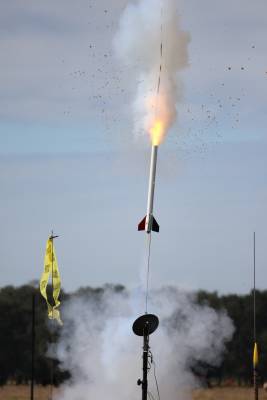 Andy's Tomahawk on an Estes E9 Cato!